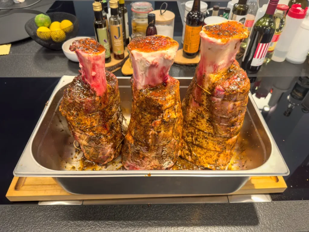 Beefhammer gewürzt gebunden und fertig für den Grill